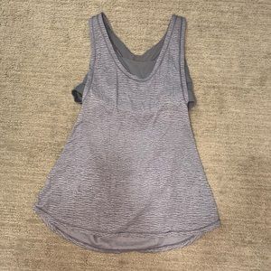 Lululemon workout top with built in bra size 4